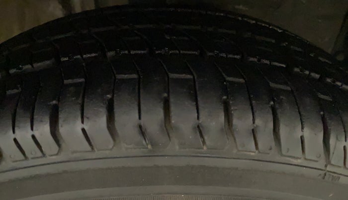 2011 Toyota Etios Liva G, Petrol, Manual, 40,328 km, Right Front Tyre Tread