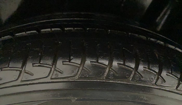 2018 Maruti Ciaz ZETA 1.5 SHVS MT PETROL, Petrol, Manual, 18,156 km, Right Rear Tyre Tread