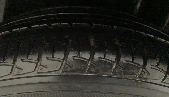 2018 Maruti Ciaz ZETA 1.5 SHVS MT PETROL, Petrol, Manual, 18,156 km, Left Rear Tyre Tread
