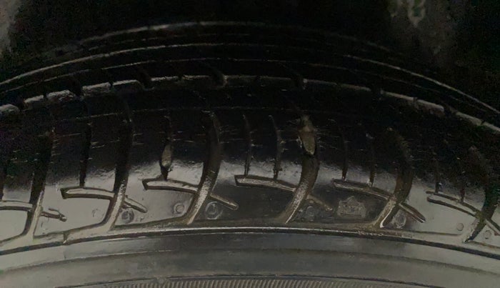 2018 Maruti Ciaz ZETA 1.5 SHVS MT PETROL, Petrol, Manual, 18,156 km, Right Front Tyre Tread