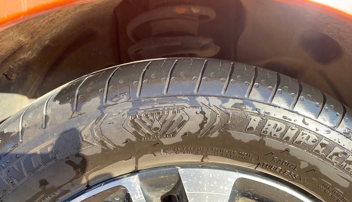 2018 Tata Tiago XZ PLUS PETROL, Petrol, Manual, 72,122 km, Right Front Tyre Tread