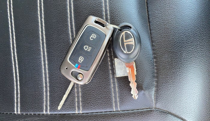 2018 Tata Tiago XZ PLUS PETROL, Petrol, Manual, 72,122 km, Key Close Up