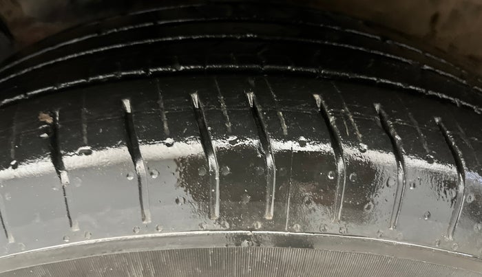 2016 Hyundai Creta E PLUS 1.6 PETROL, Petrol, Manual, 70,369 km, Left Front Tyre Tread