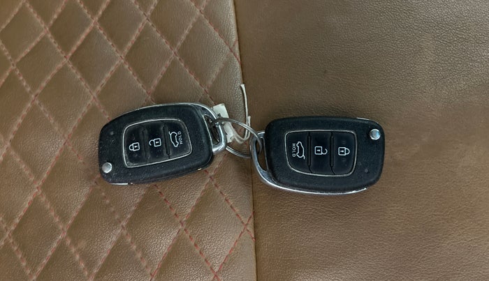 2016 Hyundai Creta E PLUS 1.6 PETROL, Petrol, Manual, 70,369 km, Key Close Up