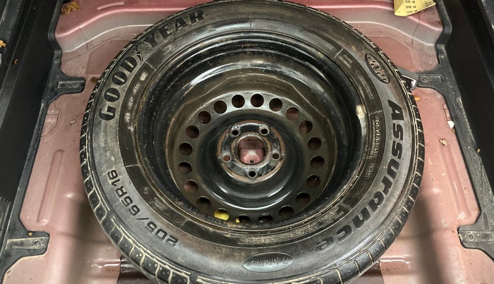 2016 Hyundai Creta E PLUS 1.6 PETROL, Petrol, Manual, 70,369 km, Spare Tyre