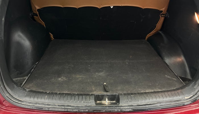 2016 Hyundai Creta E PLUS 1.6 PETROL, Petrol, Manual, 70,369 km, Boot Inside