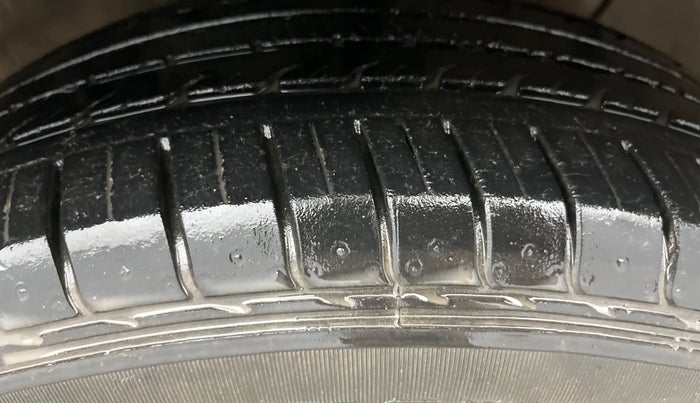 2016 Hyundai Creta E PLUS 1.6 PETROL, Petrol, Manual, 70,369 km, Right Front Tyre Tread