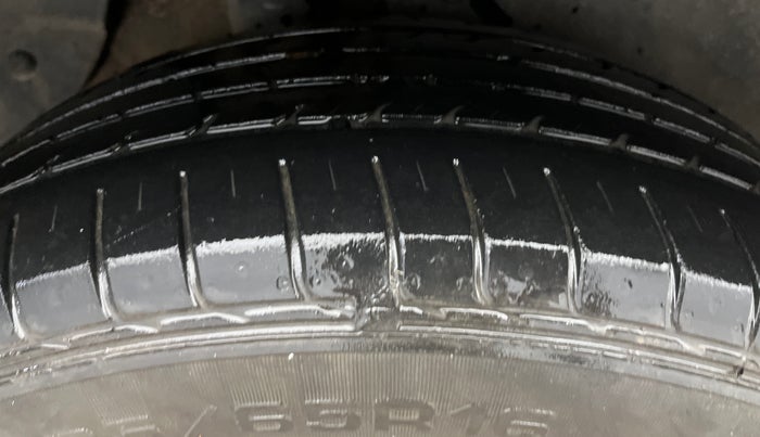 2016 Hyundai Creta E PLUS 1.6 PETROL, Petrol, Manual, 70,369 km, Right Rear Tyre Tread