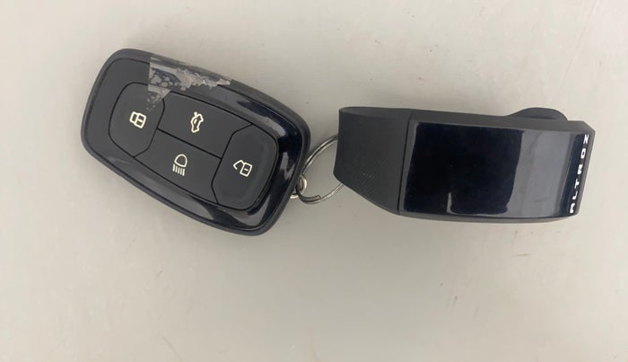 2020 Tata ALTROZ XZ PETROL, Petrol, Manual, 22,214 km, Key Close Up