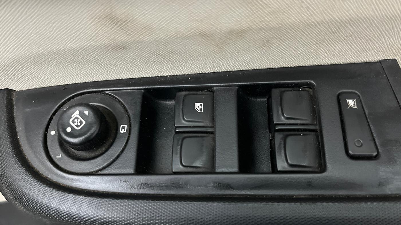 2022 Tata ALTROZ XT PETROL, Petrol, Manual, 39,975 km, Driver Side Door Panels Control