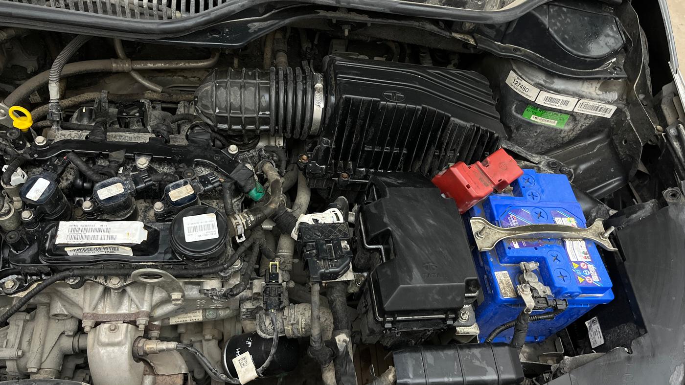 2022 Tata ALTROZ XT PETROL, Petrol, Manual, 39,975 km, Engine View - Left