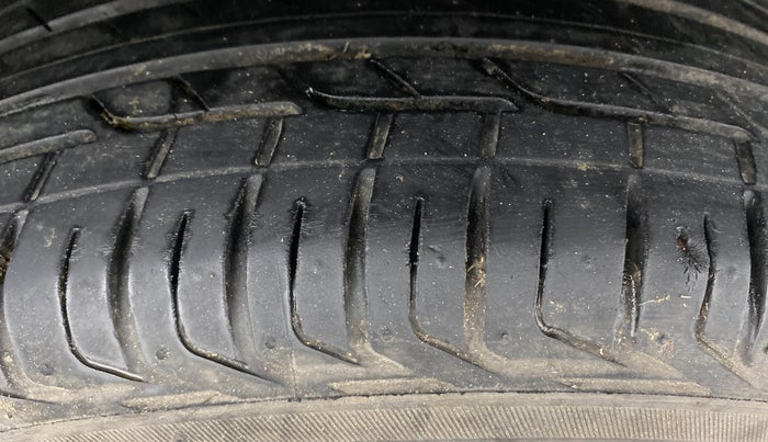 2023 Maruti FRONX ALPHA 1.0 TURBO MT, Petrol, Manual, 94,498 km, Left Rear Tyre Tread