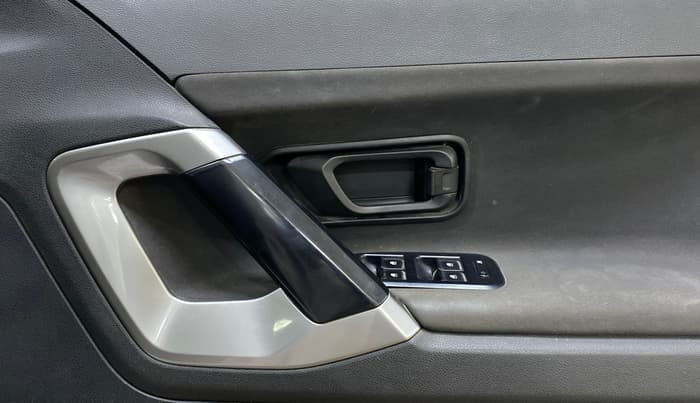 2022 Tata Harrier XMA SUNROOF 2.0L KRYOTEC, Diesel, Automatic, 1,20,097 km, Driver Side Door Panels Control