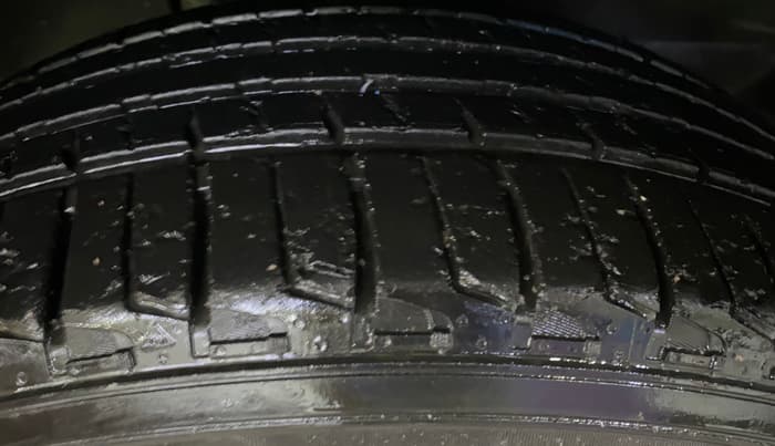 2022 Tata Harrier XMA SUNROOF 2.0L KRYOTEC, Diesel, Automatic, 1,20,097 km, Right Front Tyre Tread
