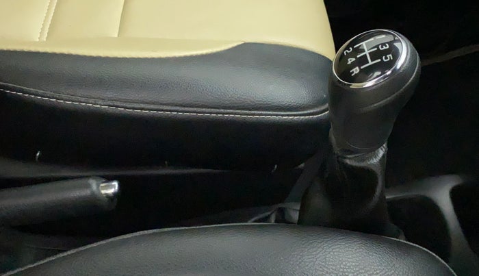 2013 Maruti Wagon R 1.0 VXI, Petrol, Manual, 65,536 km, Gear Lever