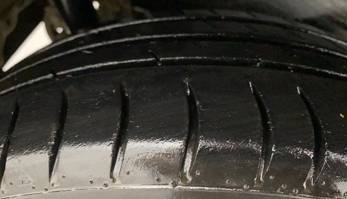 2013 Maruti Wagon R 1.0 VXI, Petrol, Manual, 65,536 km, Right Rear Tyre Tread