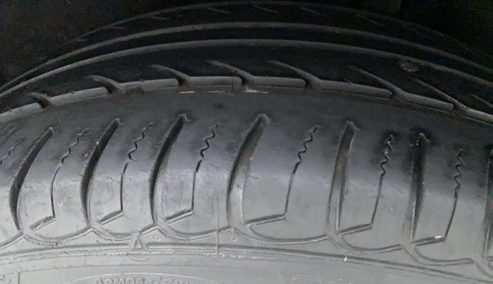 2015 Ford Ecosport TITANIUM 1.5L PETROL AT, Petrol, Automatic, 28,440 km, Left Rear Tyre Tread