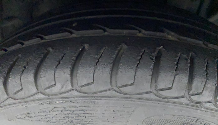 2015 Ford Ecosport TITANIUM 1.5L PETROL AT, Petrol, Automatic, 28,440 km, Right Front Tyre Tread