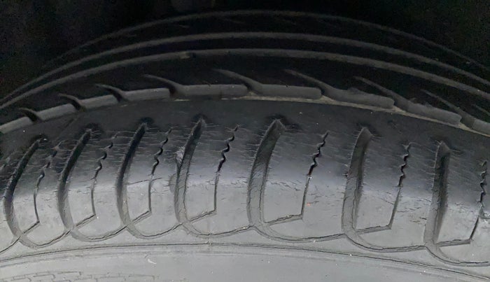 2015 Ford Ecosport TITANIUM 1.5L PETROL AT, Petrol, Automatic, 28,440 km, Right Rear Tyre Tread
