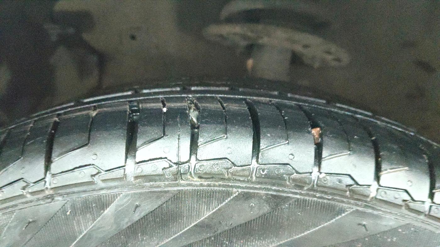 2019 Maruti Ciaz ALPHA 1.5 SHVS PETROL, Petrol, Manual, 53,286 km, Left Front Tyre Tread