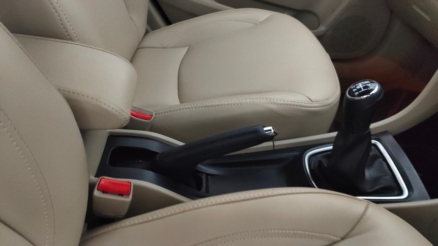 2019 Maruti Ciaz ALPHA 1.5 SHVS PETROL, Petrol, Manual, 53,286 km, Gear Lever