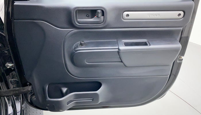 2021 Mahindra Thar LX  P 4WD AT CONVERTIBLE, Petrol, Automatic, 5,302 km, Driver Side Door Panels Control