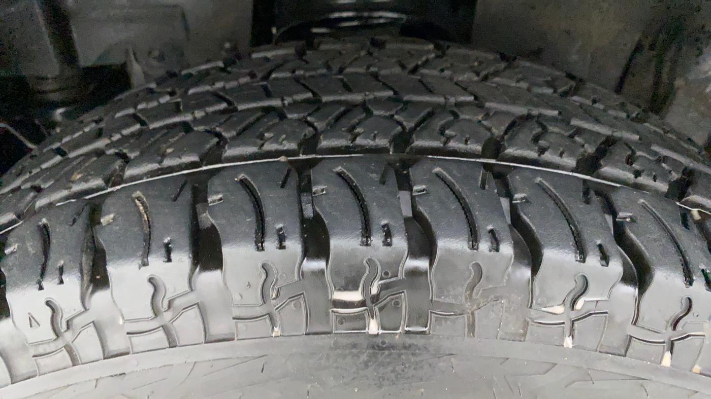 2021 Mahindra Thar LX  P 4WD AT CONVERTIBLE, Petrol, Automatic, 5,302 km, Left Front Tyre Tread