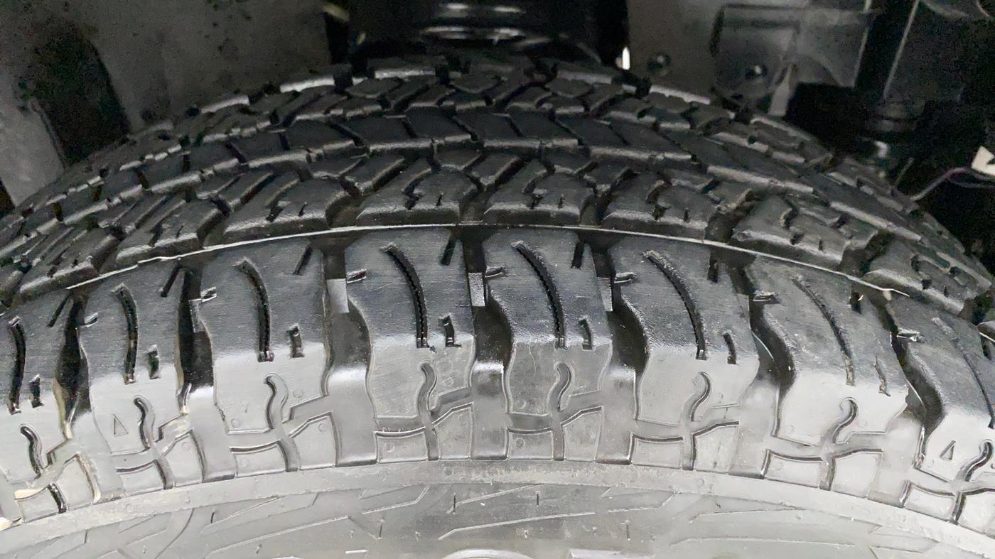 2021 Mahindra Thar LX  P 4WD AT CONVERTIBLE, Petrol, Automatic, 5,302 km, Right Front Tyre Tread