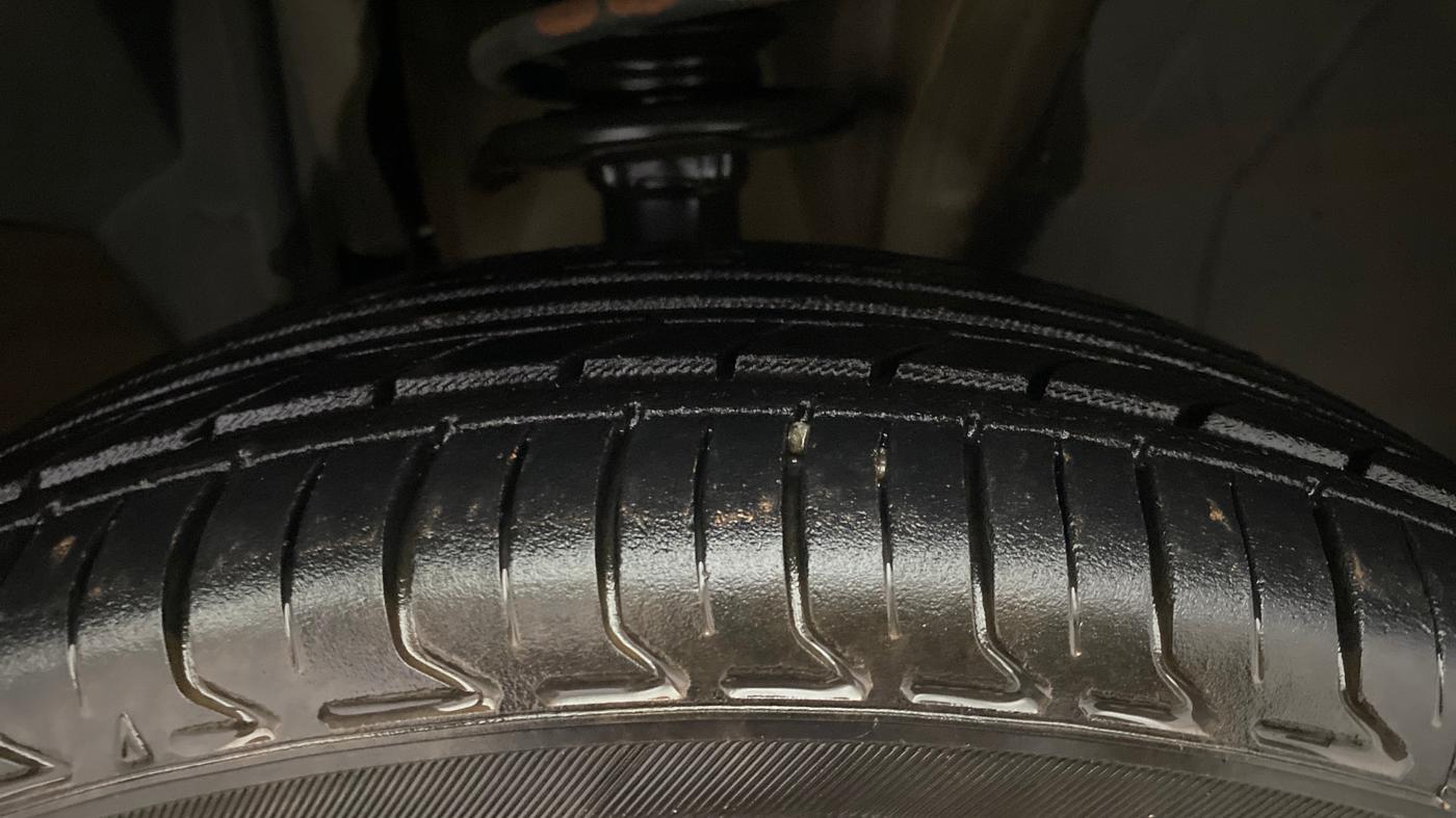 2020 Renault TRIBER RXZ AMT, Petrol, Automatic, 32,177 km, Right Front Tyre Tread