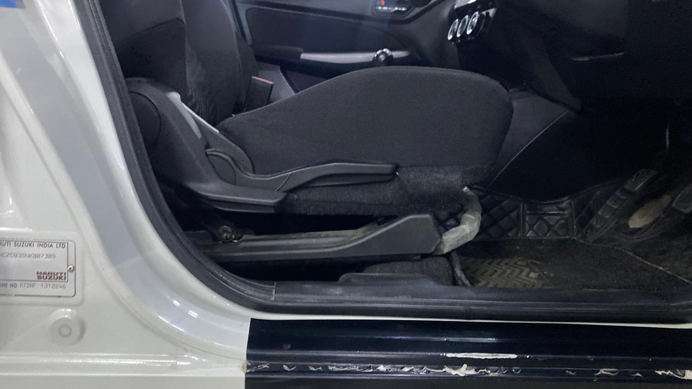 2022 Maruti Swift ZXI, Petrol, Manual, 74,105 km, Driver Side Adjustment Panel