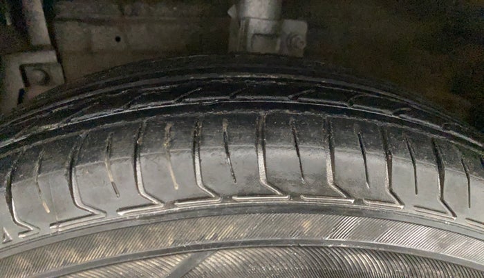 2015 Maruti Swift Dzire VDI, Diesel, Manual, 89,626 km, Left Front Tyre Tread
