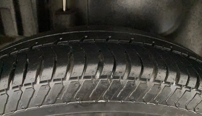 2015 Maruti Swift Dzire VDI, Diesel, Manual, 89,626 km, Right Rear Tyre Tread