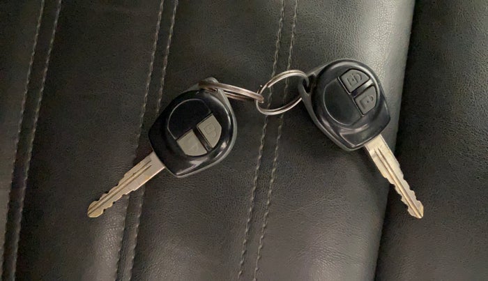 2015 Maruti Swift Dzire VDI, Diesel, Manual, 89,626 km, Key Close Up