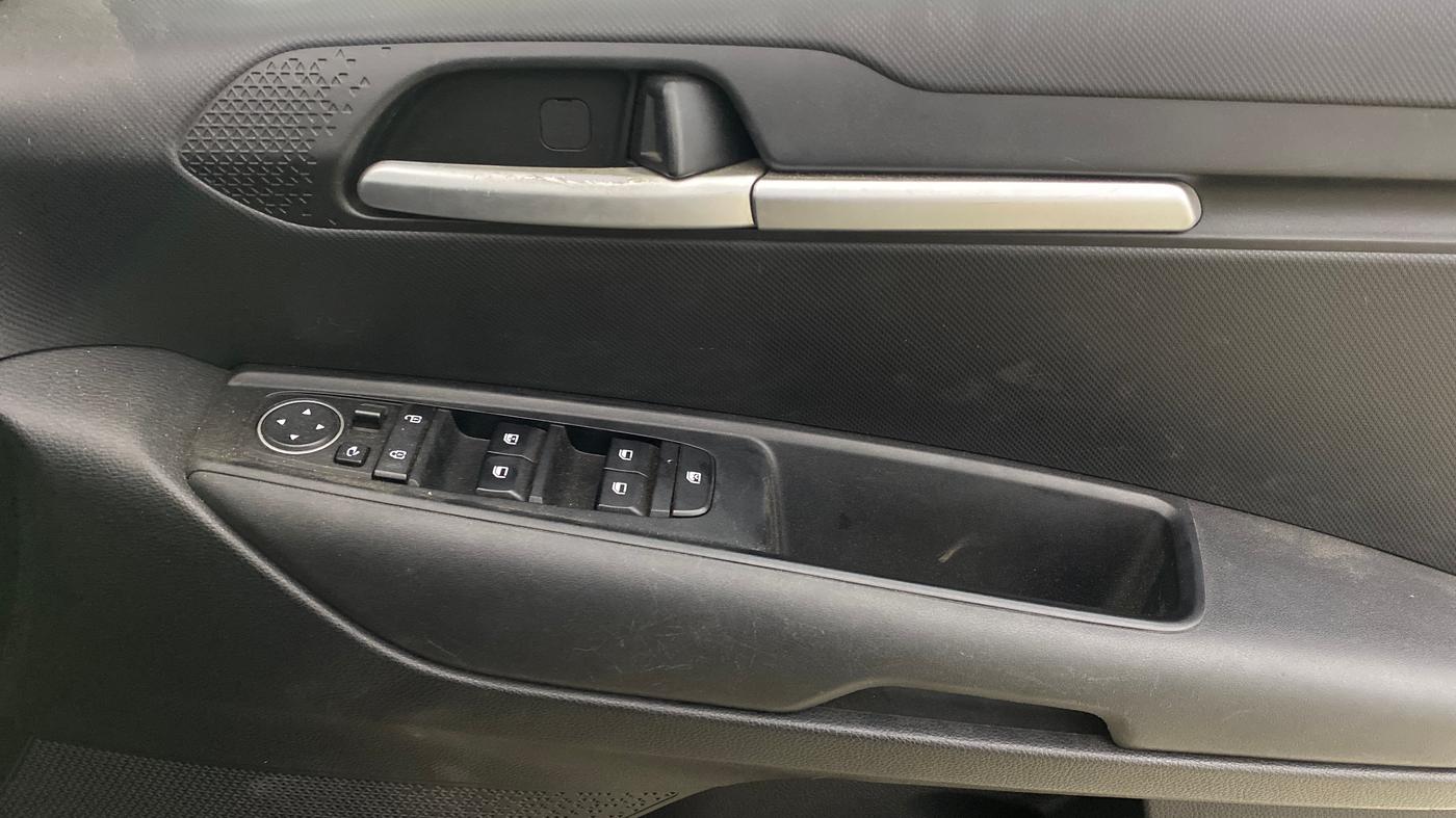 2021 KIA SONET HTK PLUS 1.0 IMT, Petrol, Manual, 37,913 km, Driver Side Door Panels Control