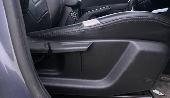 2021 KIA SONET HTK PLUS 1.0 IMT, Petrol, Manual, 37,913 km, Driver Side Adjustment Panel