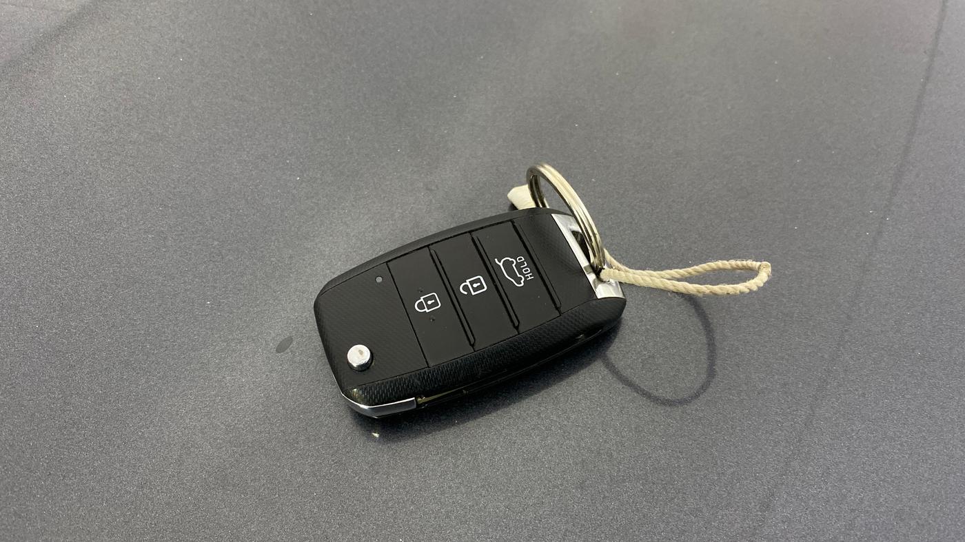 2021 KIA SONET HTK PLUS 1.0 IMT, Petrol, Manual, 37,913 km, Key Close Up