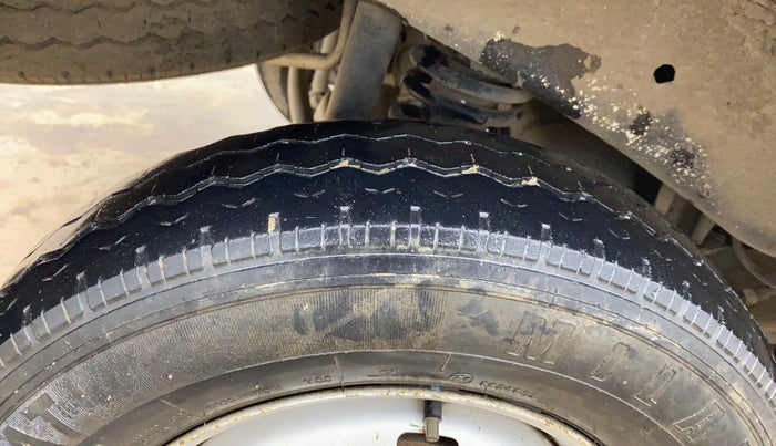 2020 Maruti Eeco 5 STR WITH A/C+HTR, Petrol, Manual, 30,185 km, Right Rear Tyre Tread