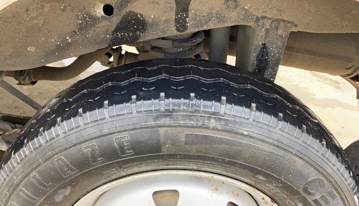 2020 Maruti Eeco 5 STR WITH A/C+HTR, Petrol, Manual, 30,185 km, Left Rear Tyre Tread