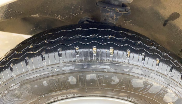 2020 Maruti Eeco 5 STR WITH A/C+HTR, Petrol, Manual, 30,185 km, Left Front Tyre Tread