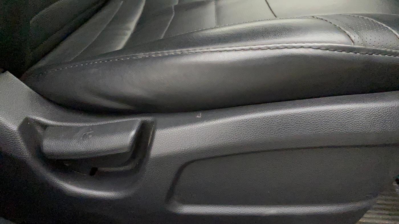 2016 Hyundai Elite i20 MAGNA 1.2, Petrol, Manual, 22,708 km, Driver Side Adjustment Panel