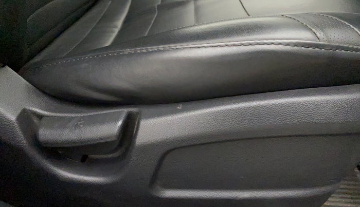 2016 Hyundai Elite i20 MAGNA 1.2, Petrol, Manual, 22,708 km, Driver Side Adjustment Panel