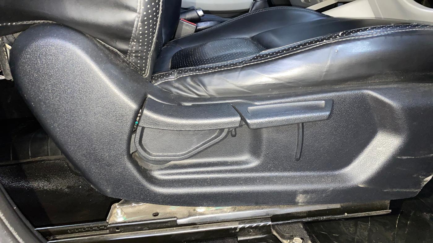 2022 Hyundai VENUE SX 1.2 PETROL, Petrol, Manual, 25,957 km, Driver Side Adjustment Panel