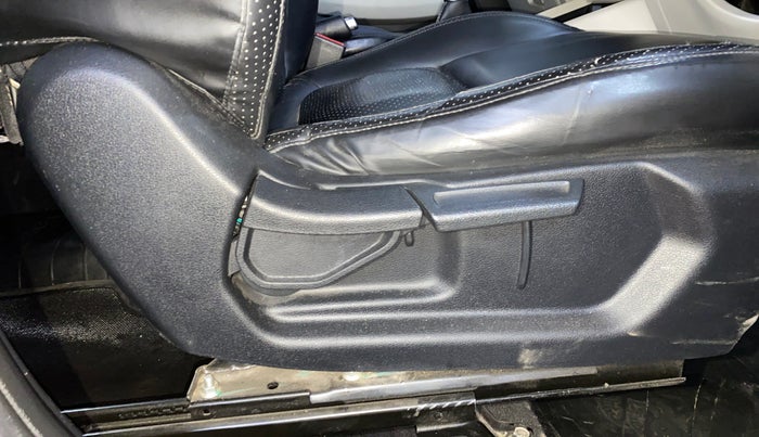 2022 Hyundai VENUE SX 1.2 PETROL, Petrol, Manual, 25,957 km, Driver Side Adjustment Panel