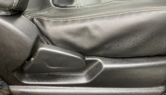 2018 Renault Kwid 1.0 RXL, Petrol, Manual, 60,854 km, Driver Side Adjustment Panel