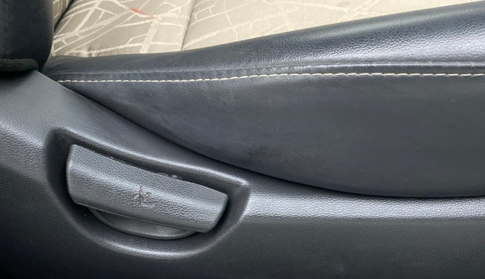 2018 Hyundai Grand i10 SPORTZ 1.2 KAPPA VTVT, Petrol, Manual, 22,876 km, Driver Side Adjustment Panel