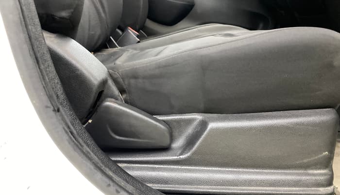 2017 Renault Kwid RXT 1.0 AMT (O), Petrol, Automatic, 73,448 km, Driver Side Adjustment Panel