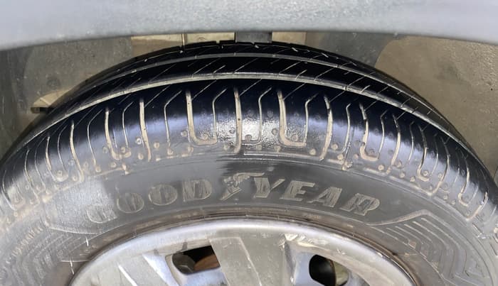 2017 Renault Kwid RXT 1.0 AMT (O), Petrol, Automatic, 73,448 km, Left Front Tyre Tread