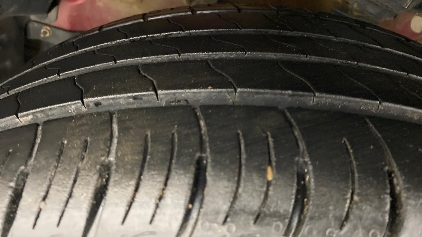 2021 Mahindra XUV300 1.2 W8 OPT, Petrol, Manual, 9,211 km, Left Front Tyre Tread