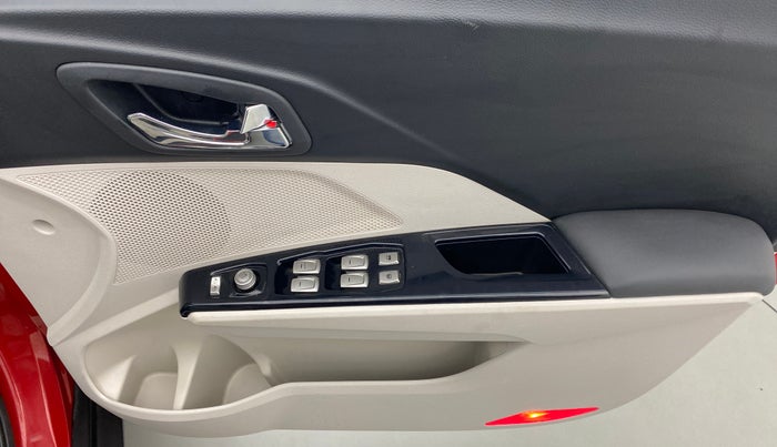2021 Mahindra XUV300 1.2 W8 OPT, Petrol, Manual, 9,211 km, Driver Side Door Panels Control