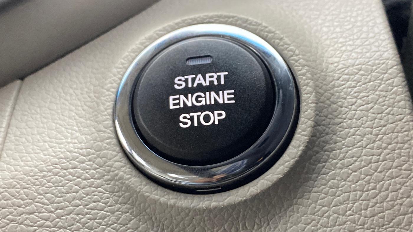 2021 Mahindra XUV300 1.2 W8 OPT, Petrol, Manual, 9,211 km, Keyless Start/ Stop Button